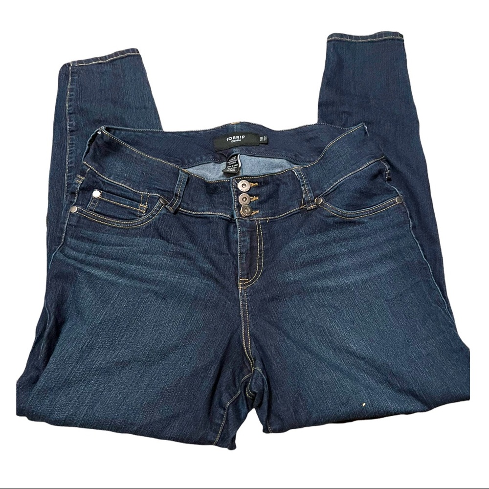 Womens Torrid 14R high waisted triple button jeans inseam 28 cropped jeans